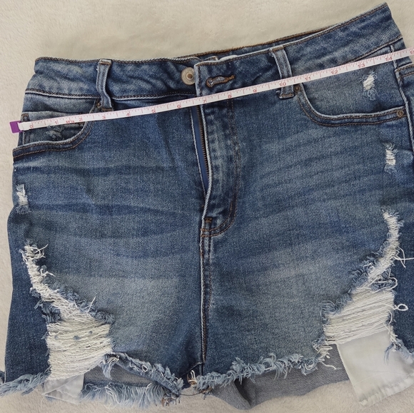 Wax Jean Collection Women’s Distressed High-Rise Denim Shorts Size Large - Picture 3 of 5